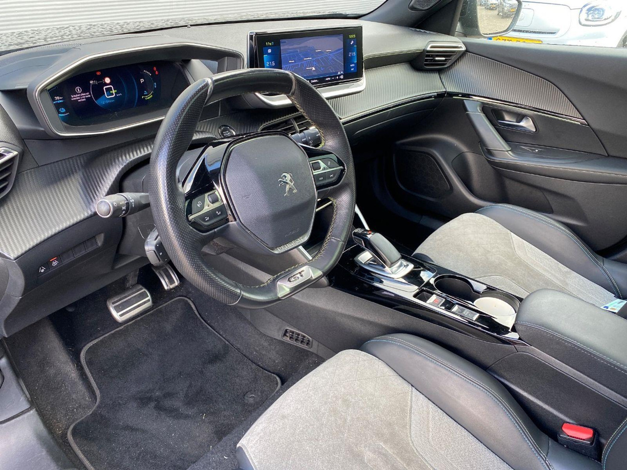 Peugeot e-2008 EV GT Première 1 fase 50 kWh | 2020 | 121.940 km | Automaat | J471TF | NAP: Logisch - SUV : 사진 5 Peugeot e-2008 EV GT Première 1 fase 50 kWh | 2020 | 121.940 km | Automaat | J471TF | NAP: Logisch - SUV : 사진 5