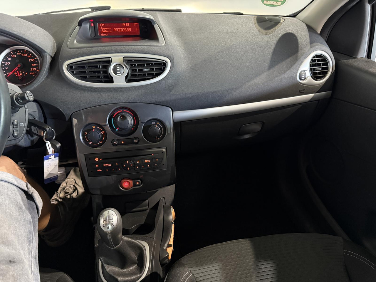 Renault Clio 1.2 TCe Collection | 2012 | 179.266 km | 15-ZDF-9 - 해치백 : 사진 5 Renault Clio 1.2 TCe Collection | 2012 | 179.266 km | 15-ZDF-9 - 해치백 : 사진 5