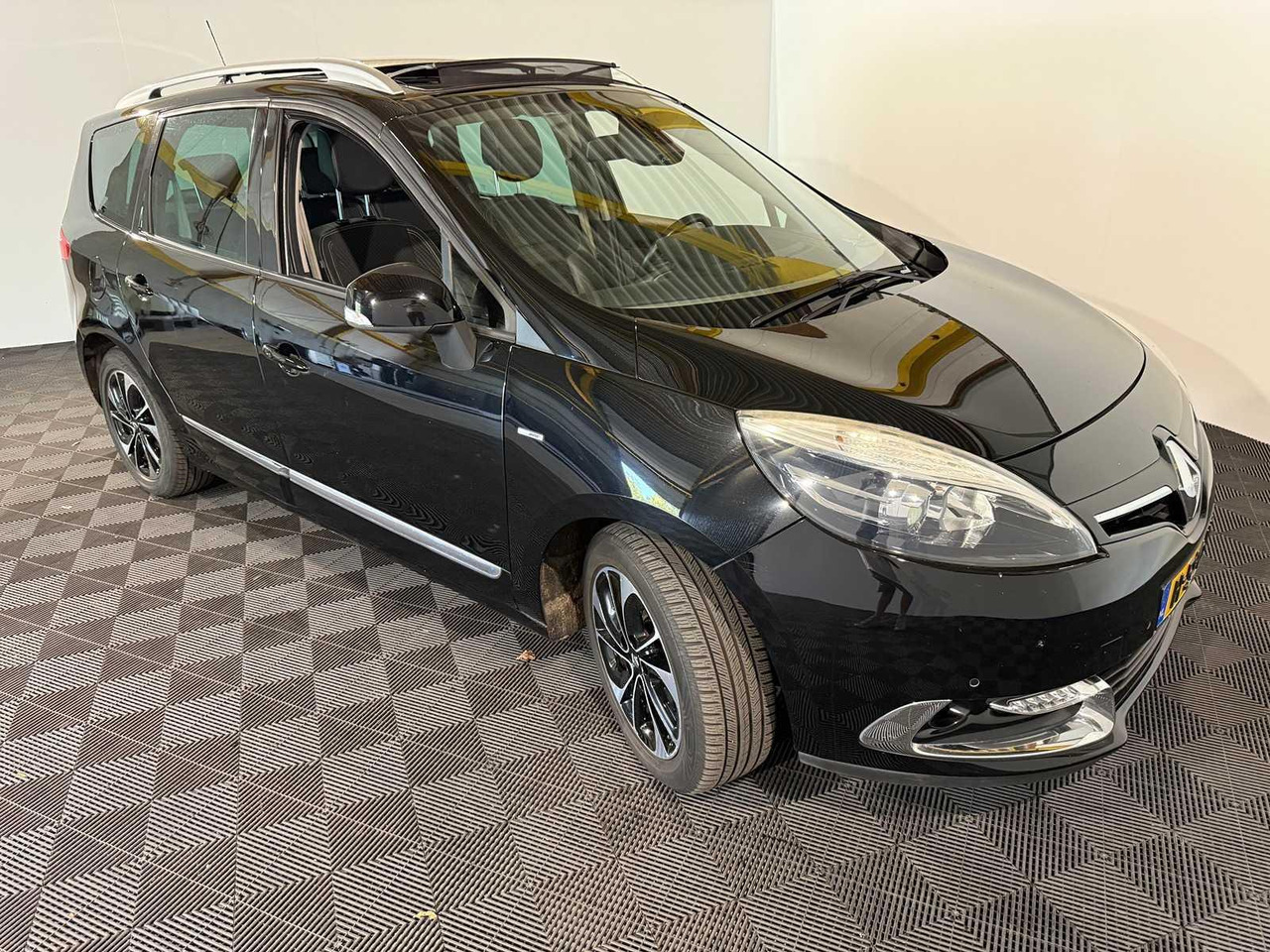 Renault Grand Scénic 1.2 Tce Bose | 2016 | 118.319 km | H-596-NV - 차량 : 사진 5 Renault Grand Scénic 1.2 Tce Bose | 2016 | 118.319 km | H-596-NV - 차량 : 사진 5