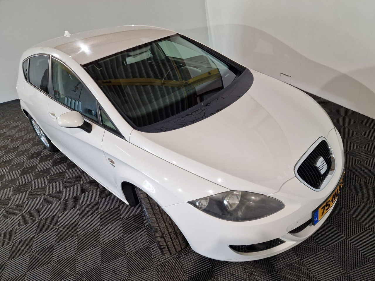 SEAT Leon 1.4 TSI Business Style 75-HLG-8 268.116 km - 차량 : 사진 5 SEAT Leon 1.4 TSI Business Style 75-HLG-8 268.116 km - 차량 : 사진 5