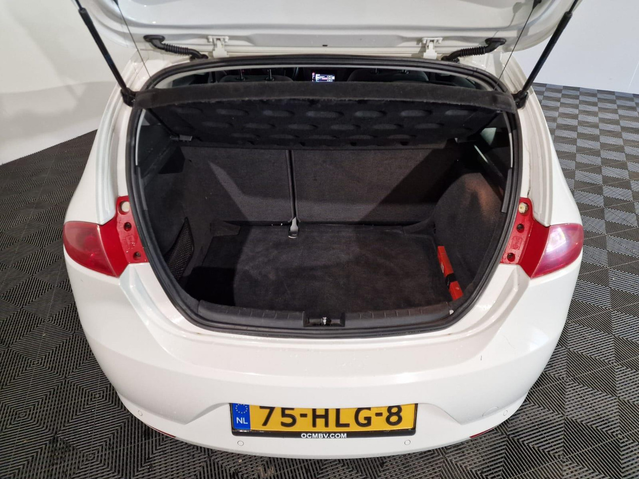 SEAT Leon 1.4 TSI Business Style 75-HLG-8 - 차량 : 사진 3 SEAT Leon 1.4 TSI Business Style 75-HLG-8 - 차량 : 사진 3