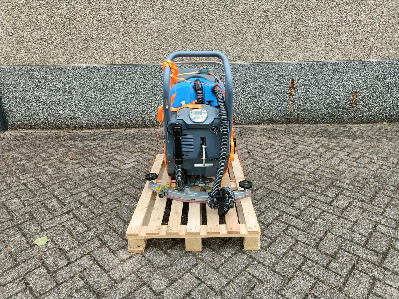 Schrob/ Veegmachine Nieuw - 청소 기계 : 사진 4 Schrob/ Veegmachine Nieuw - 청소 기계 : 사진 4