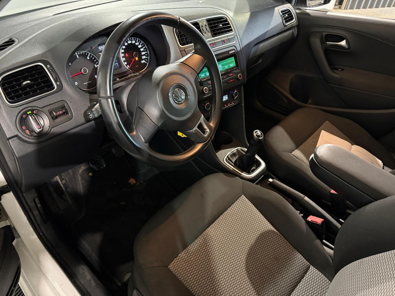 Volkswagen | Polo | 1.2 TDI BlueMotion Comfortline | 2012 | 234.632 km | 07THZ6 | Logisch - 해치백 : 사진 4 Volkswagen | Polo | 1.2 TDI BlueMotion Comfortline | 2012 | 234.632 km | 07THZ6 | Logisch - 해치백 : 사진 4