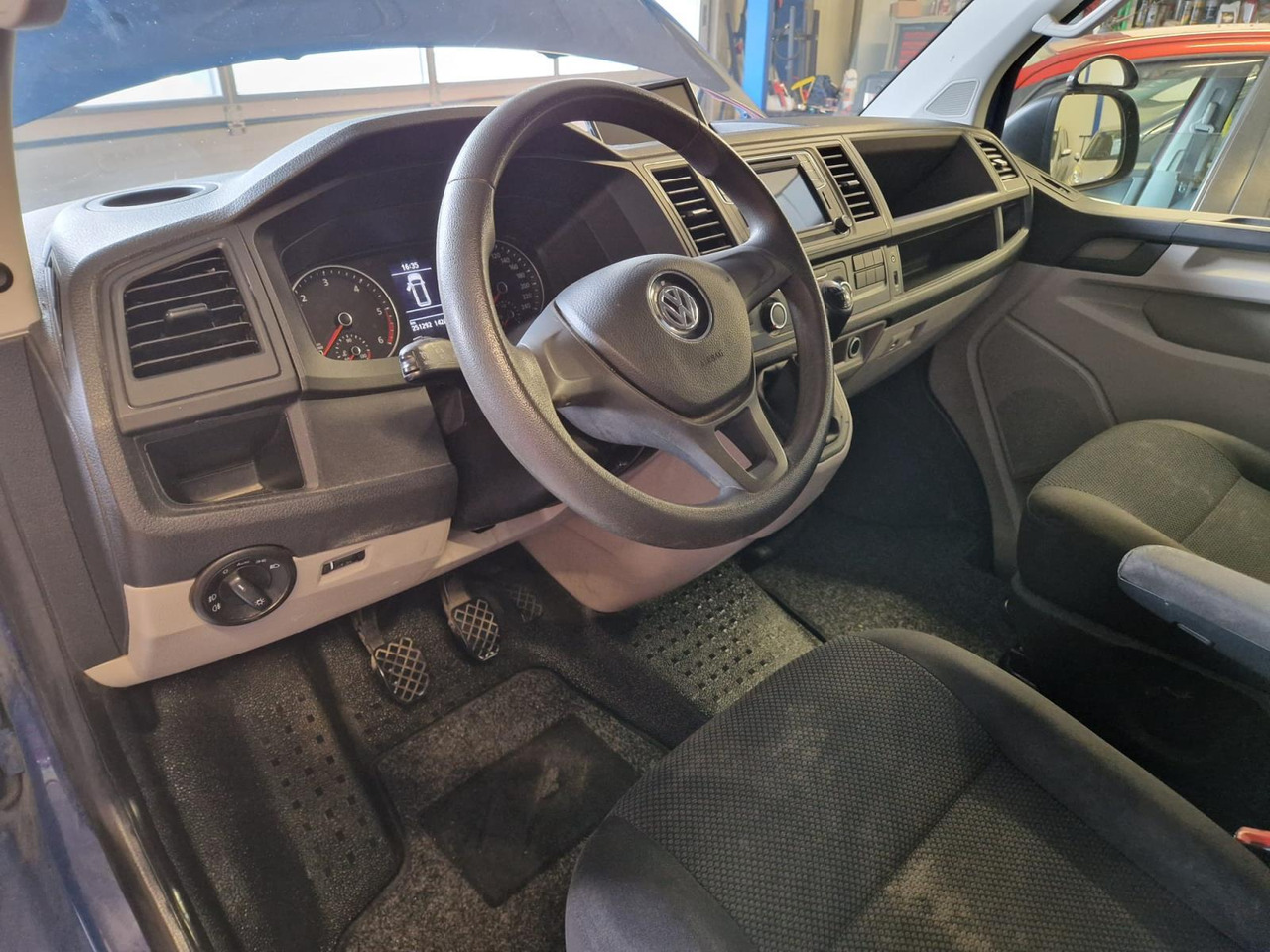 Volkswagen | Transporter | 2.0 TDI L1H1 DC Highline | 2018 | 251.292 km | V731RR | Logisch - 콤비 밴 : 사진 3 Volkswagen | Transporter | 2.0 TDI L1H1 DC Highline | 2018 | 251.292 km | V731RR | Logisch - 콤비 밴 : 사진 3