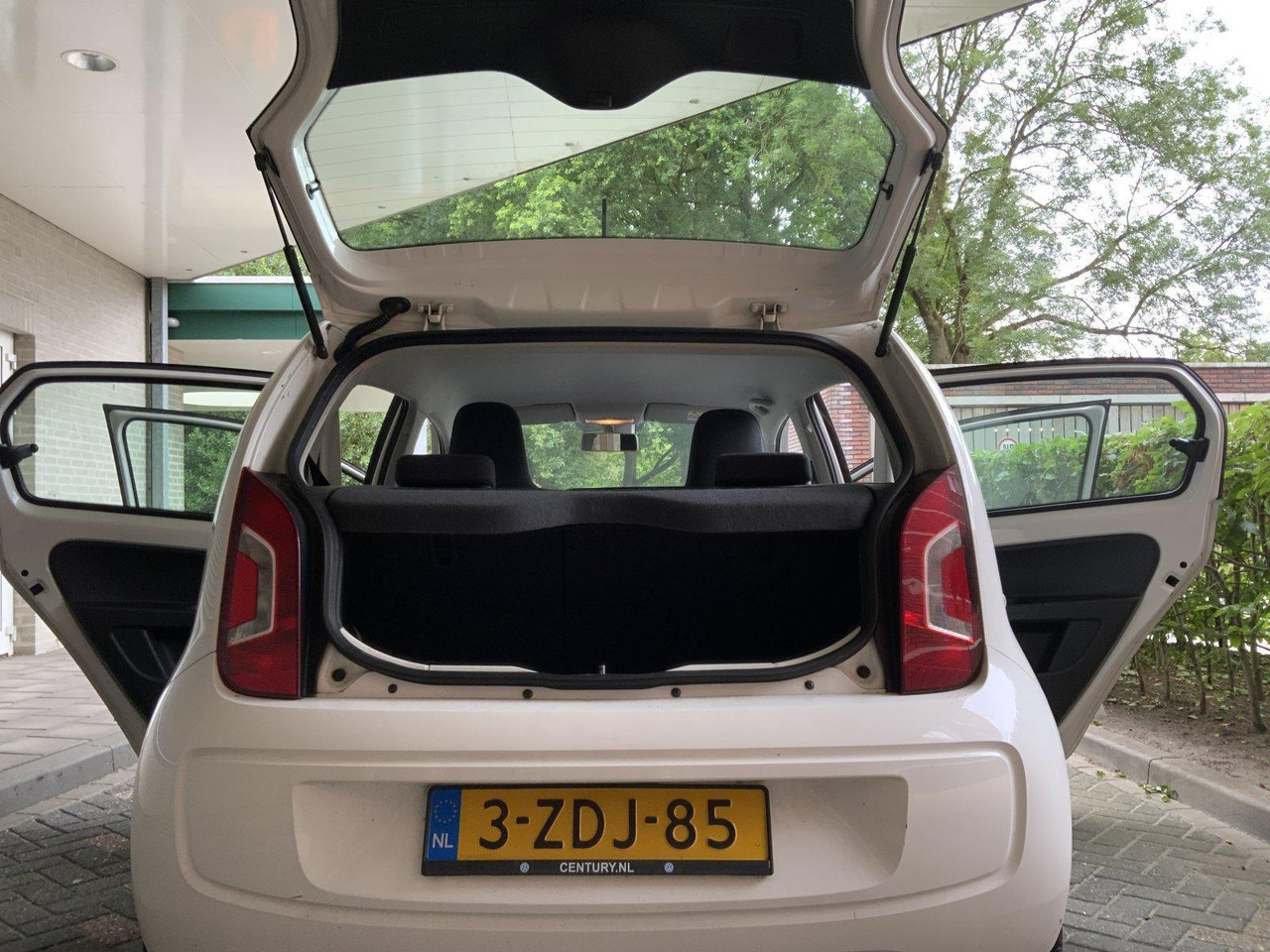 Volkswagen Up! | 1.0 move up! | 2014 | 123.288km | 3-ZDJ-85 - 해치백 : 사진 4 Volkswagen Up! | 1.0 move up! | 2014 | 123.288km | 3-ZDJ-85 - 해치백 : 사진 4