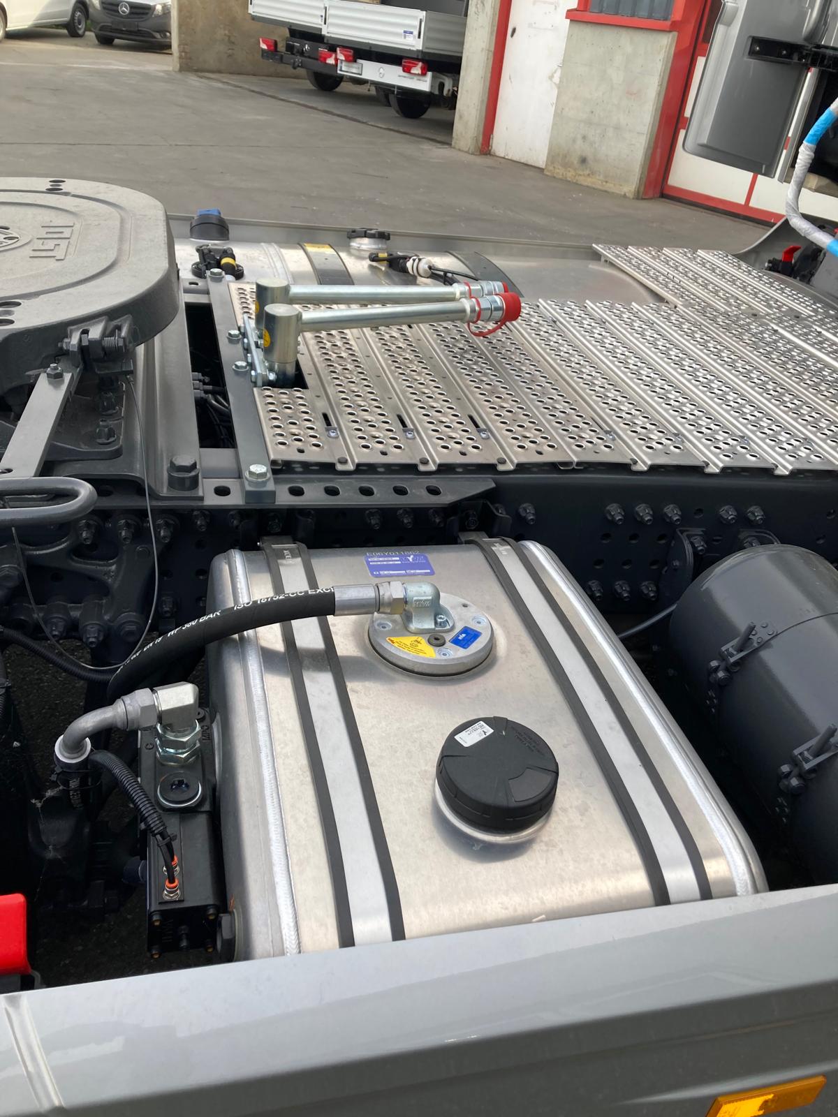 Mercedes Benz 1853LS - 트랙터 유닛 : 사진 3 Mercedes Benz 1853LS - 트랙터 유닛 : 사진 3