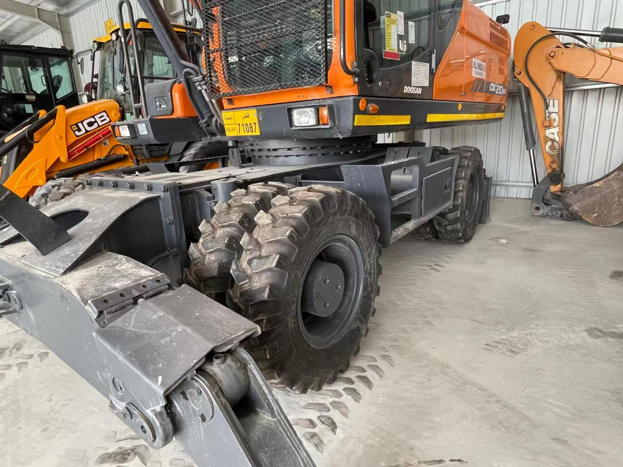 DOOSAN DX210 - 휠 굴삭기 : 사진 4 DOOSAN DX210 - 휠 굴삭기 : 사진 4