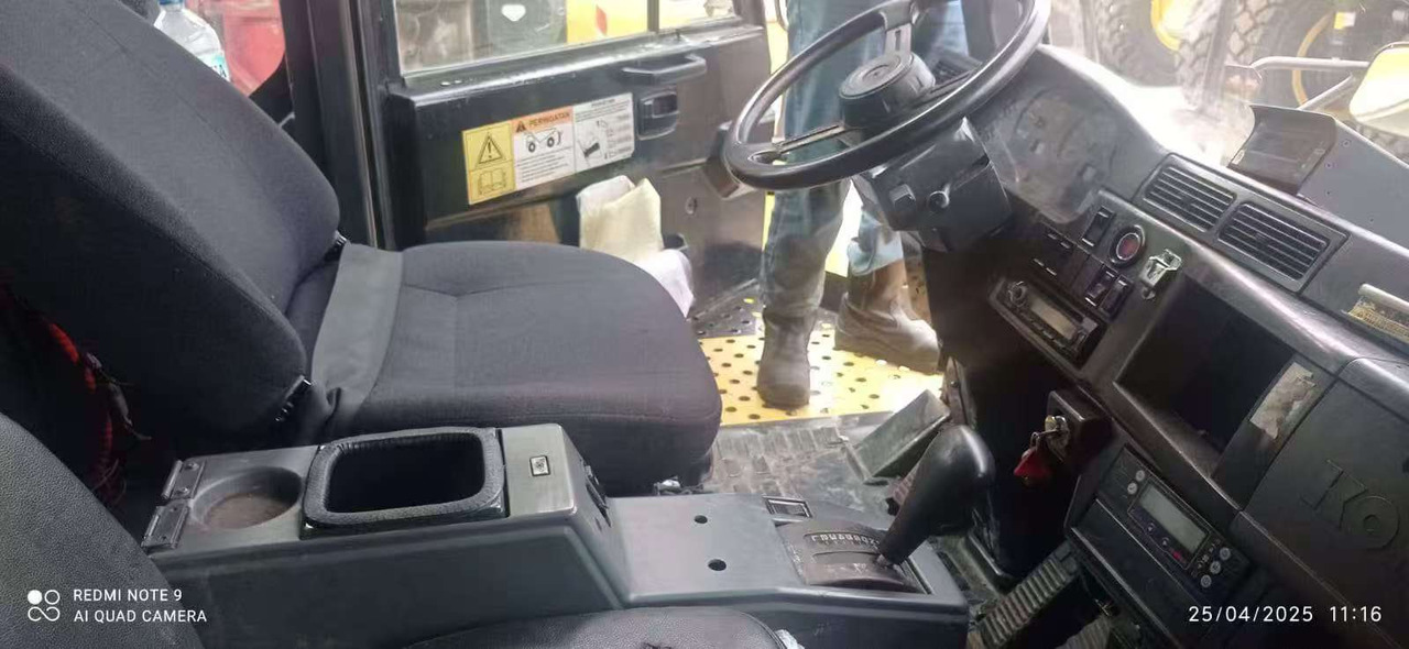 KOMATSU HD785-7 - 리지드 덤프/ 바위 트럭 : 사진 4 KOMATSU HD785-7 - 리지드 덤프/ 바위 트럭 : 사진 4