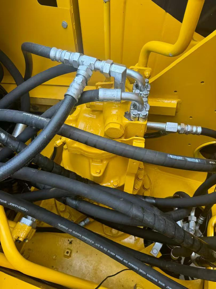 KOMATSU PC220 - 굴착기 : 사진 2 KOMATSU PC220 - 굴착기 : 사진 2