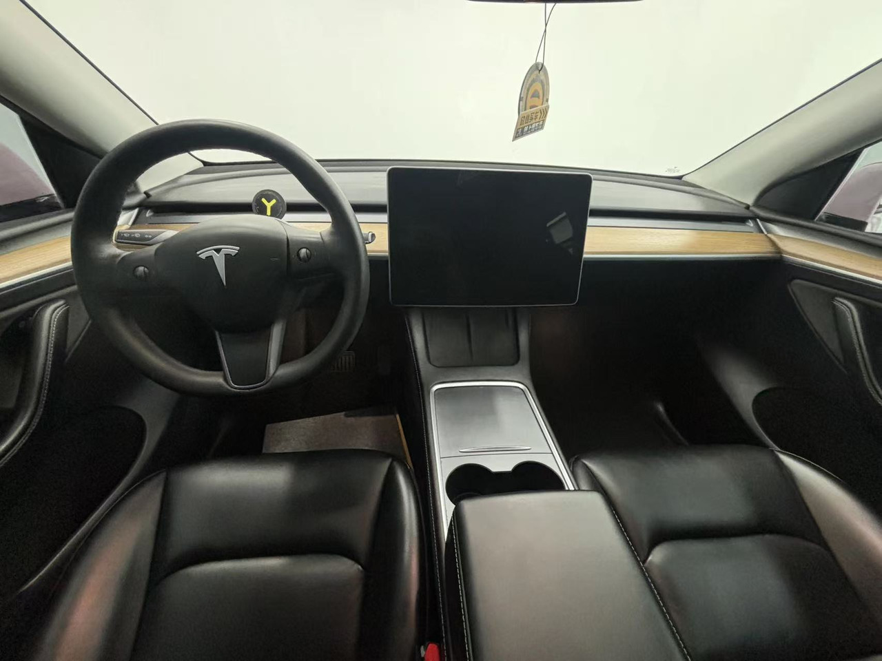 TESLA MODEL Y - SUV : 사진 5 TESLA MODEL Y - SUV : 사진 5