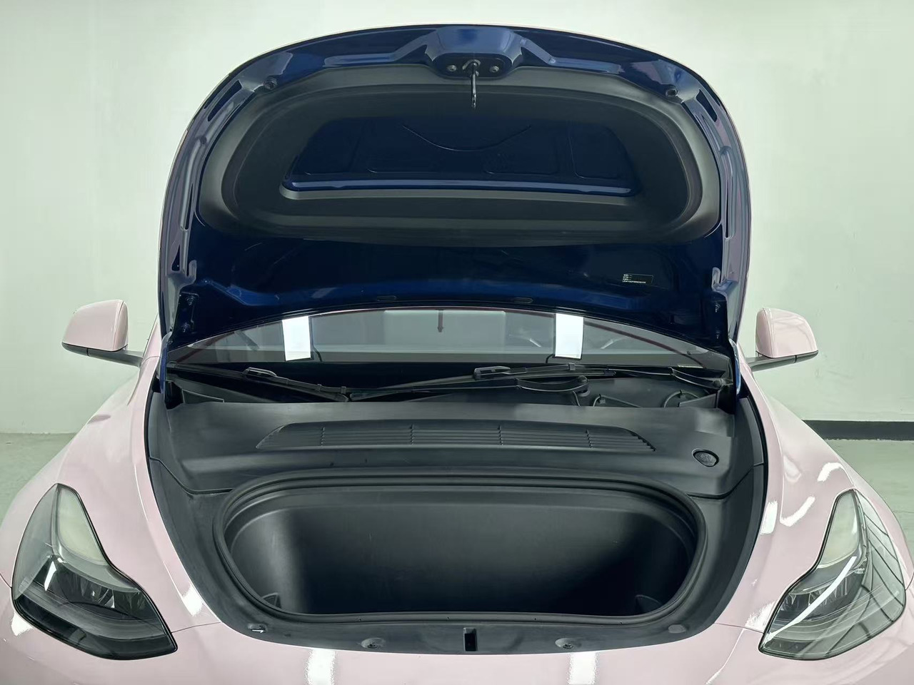 TESLA MODEL Y - SUV : 사진 4 TESLA MODEL Y - SUV : 사진 4