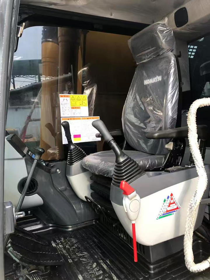 Komatsu PC220-8 - 크롤러 굴삭기 : 사진 4 Komatsu PC220-8 - 크롤러 굴삭기 : 사진 4