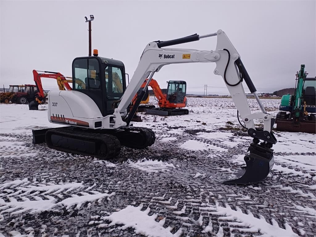 Bobcat 337D Kallistuvalla liittimellä - 미니 굴삭기 : 사진 4 Bobcat 337D Kallistuvalla liittimellä - 미니 굴삭기 : 사진 4