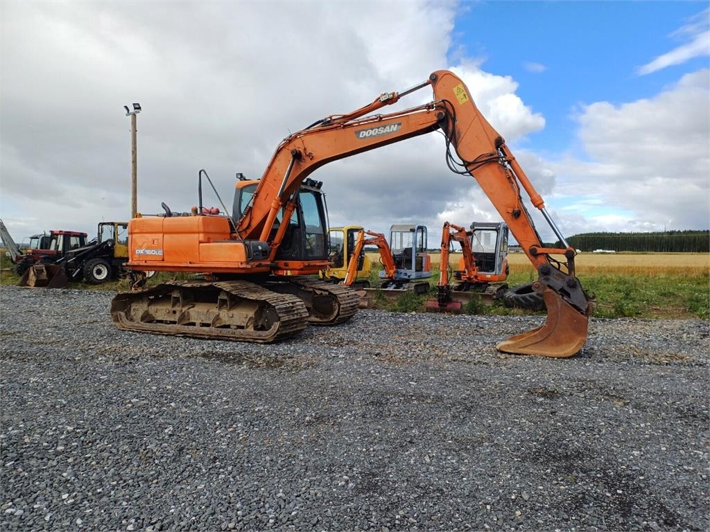 Doosan DX160LC Metsä alustalla - 크롤러 굴삭기 : 사진 4 Doosan DX160LC Metsä alustalla - 크롤러 굴삭기 : 사진 4