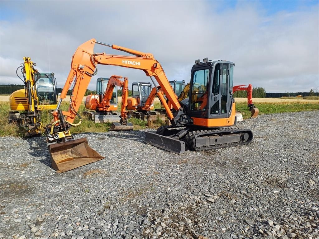 Hitachi ZX50u Engcon pyörittäjällä - 미니 굴삭기 : 사진 1 Hitachi ZX50u Engcon pyörittäjällä - 미니 굴삭기 : 사진 1