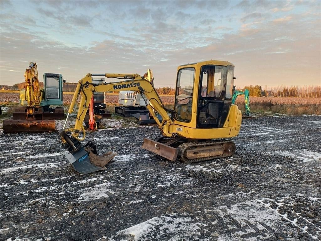 Komatsu PC20R-8 Kallistuvalla liittimellä - 미니 굴삭기 : 사진 1 Komatsu PC20R-8 Kallistuvalla liittimellä - 미니 굴삭기 : 사진 1