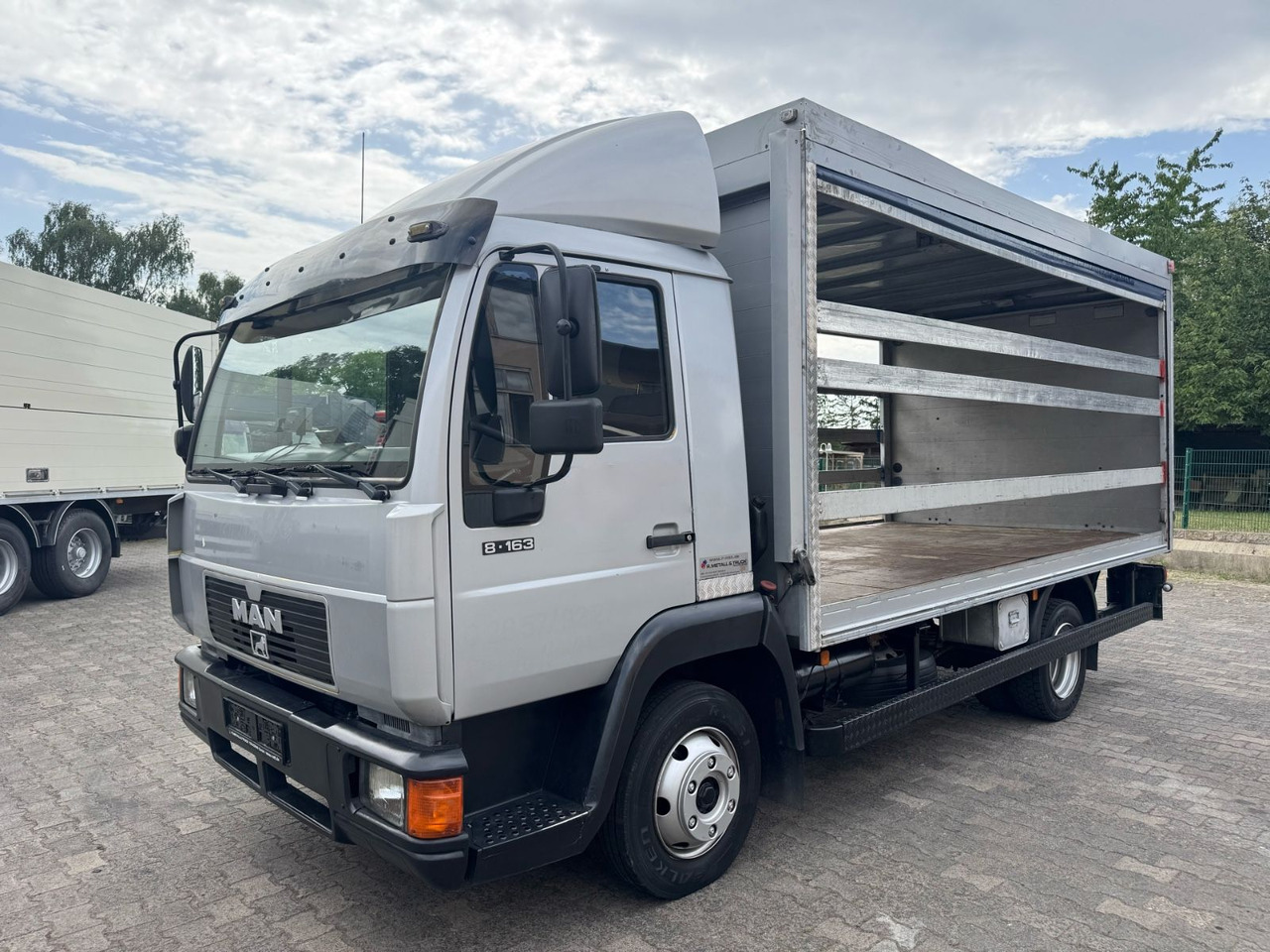 MAN 8. 163 /L2000/LBW-2T./2xAHK - 커튼 사이드 밴 : 사진 1 MAN 8. 163 /L2000/LBW-2T./2xAHK - 커튼 사이드 밴 : 사진 1