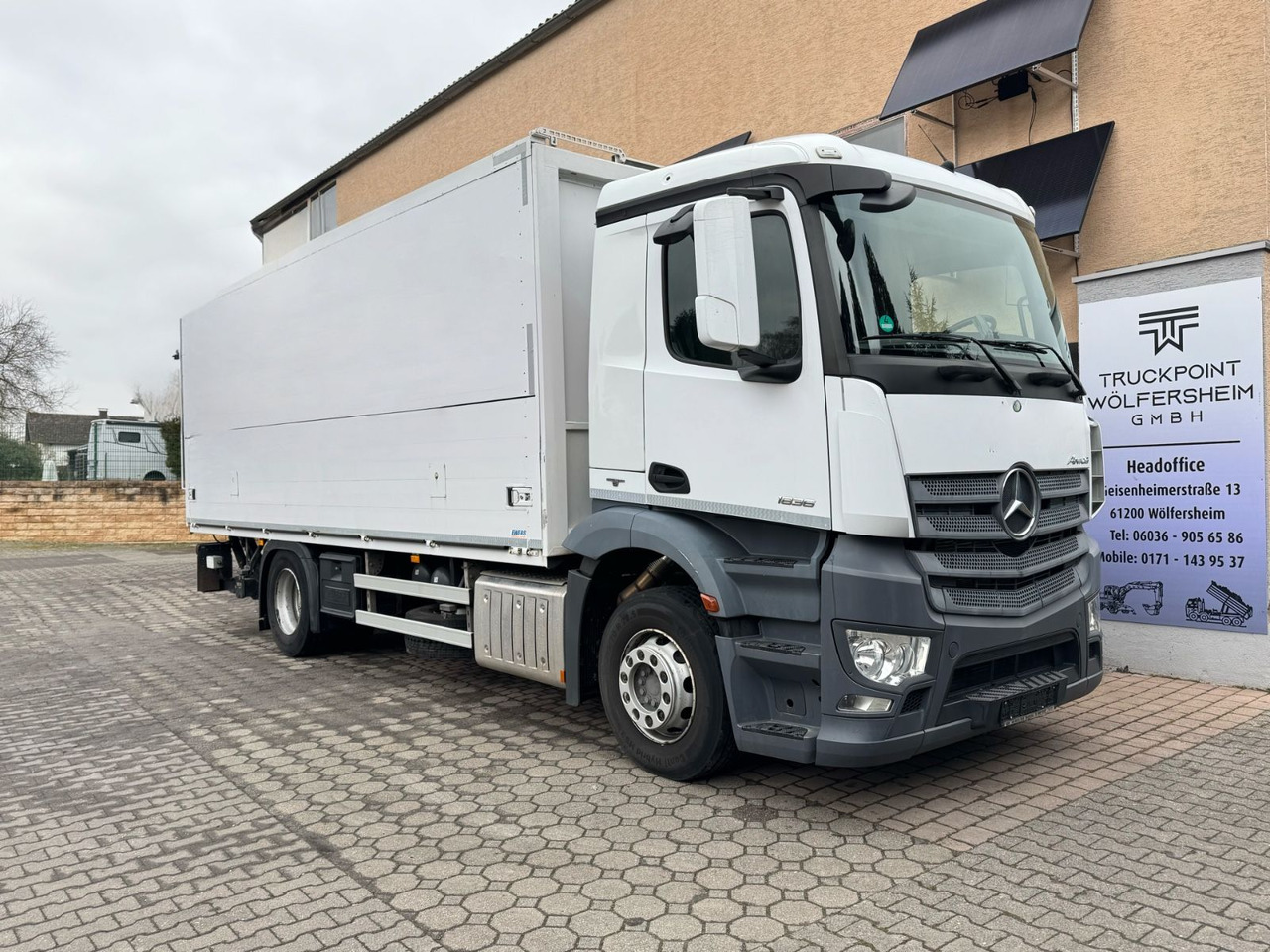 Mercedes-Benz Antos 1836L/4x2/2t.LBW/2xAHK/aus.1Hand/16.Pal. - 음료 트럭 : 사진 1 Mercedes-Benz Antos 1836L/4x2/2t.LBW/2xAHK/aus.1Hand/16.Pal. - 음료 트럭 : 사진 1