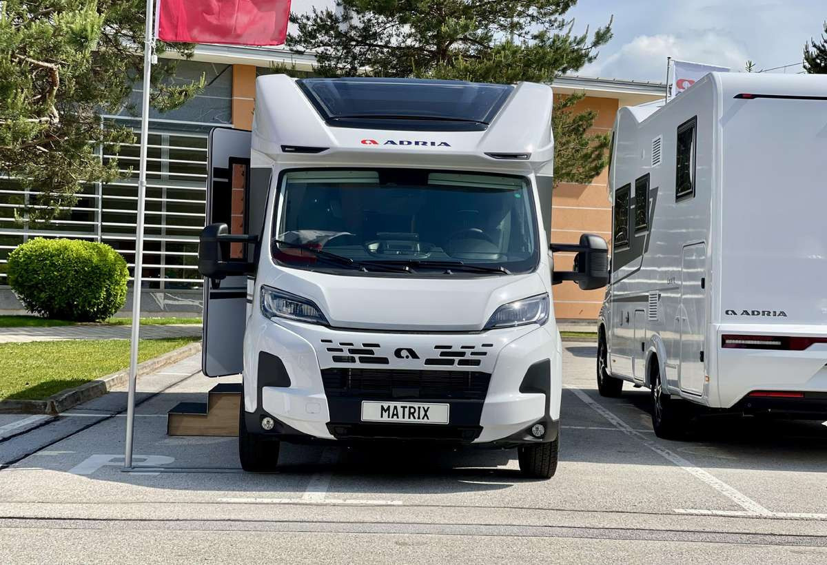 ADRIA Matrix Axess 650 SL - 세미 통합 모터홈 : 사진 3 ADRIA Matrix Axess 650 SL - 세미 통합 모터홈 : 사진 3