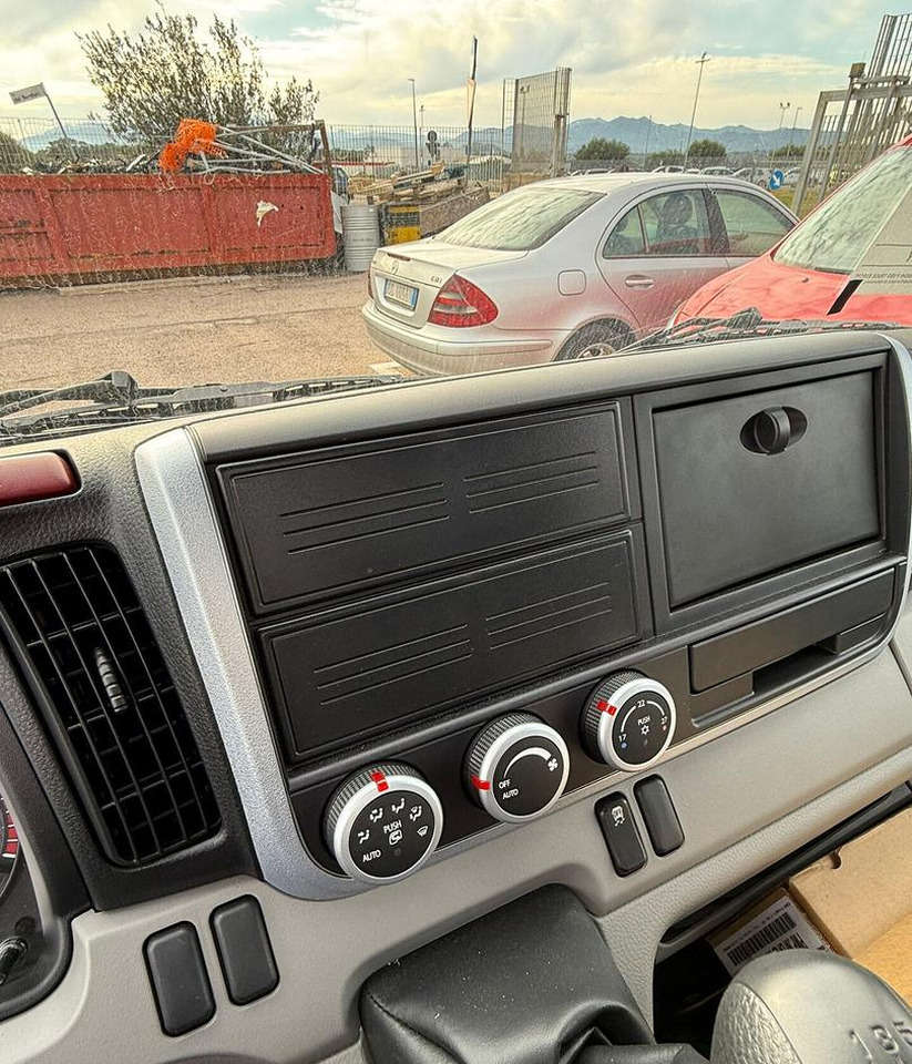 리스  FUSO Canter 3S13 FUSO Canter 3S13 : 사진 9