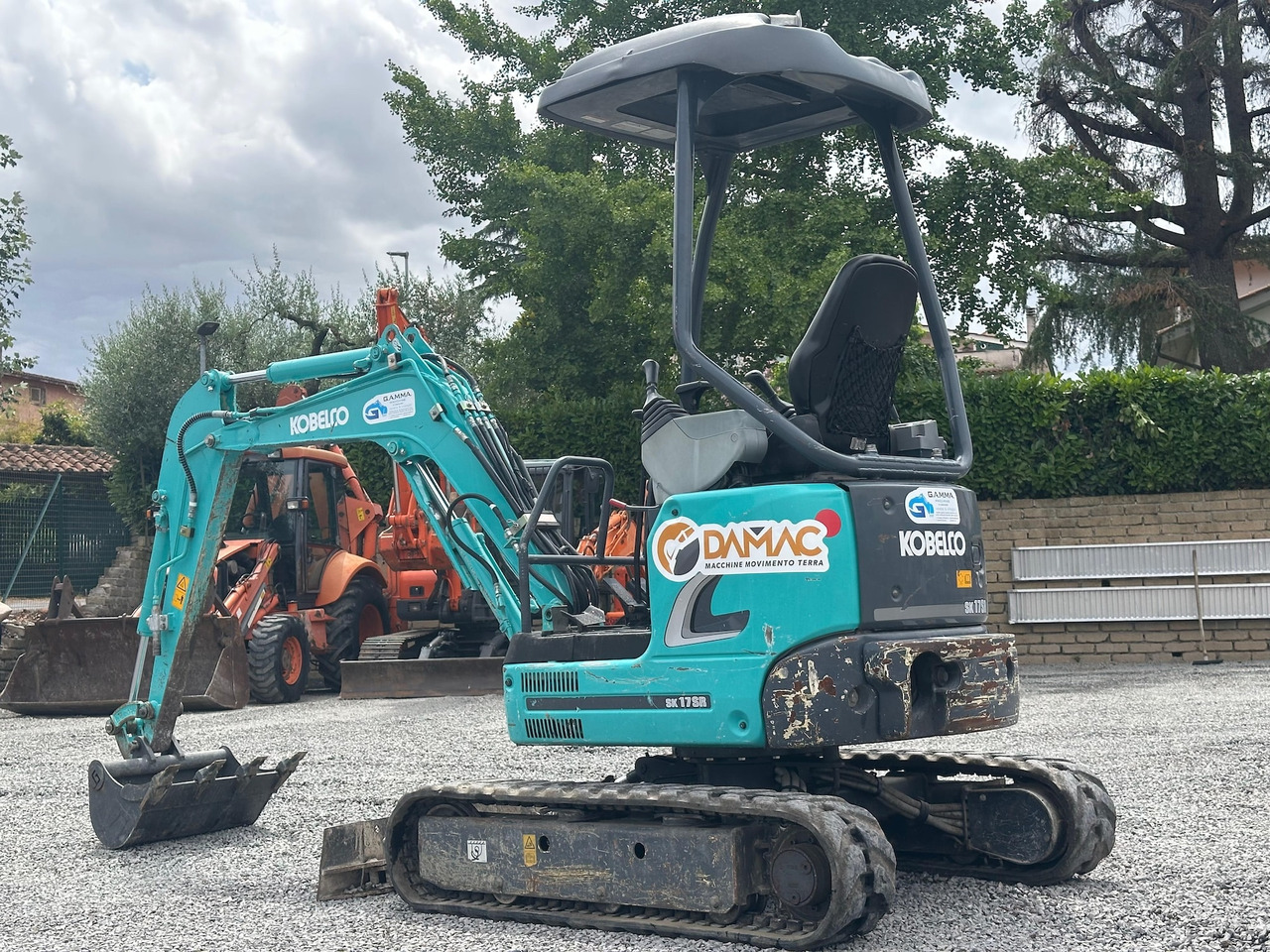 KOBELCO SK17SR-3E - 미니 굴삭기 : 사진 3 KOBELCO SK17SR-3E - 미니 굴삭기 : 사진 3
