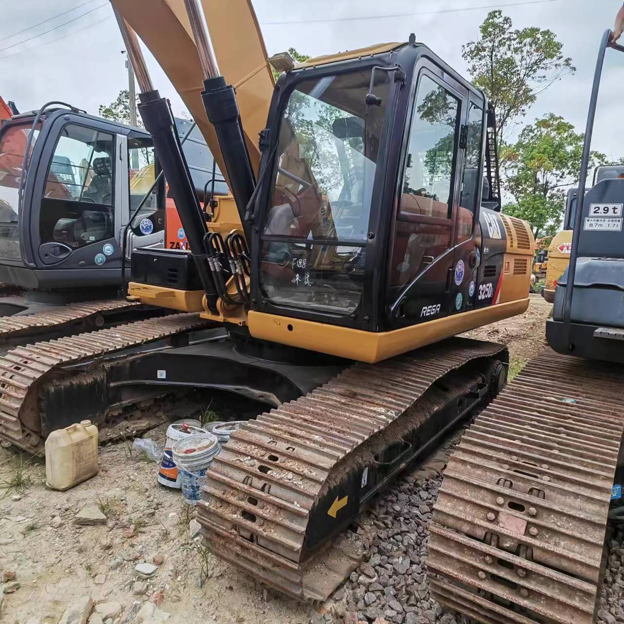CATERPILLAR 325D2 - 크롤러 굴삭기 : 사진 2 CATERPILLAR 325D2 - 크롤러 굴삭기 : 사진 2