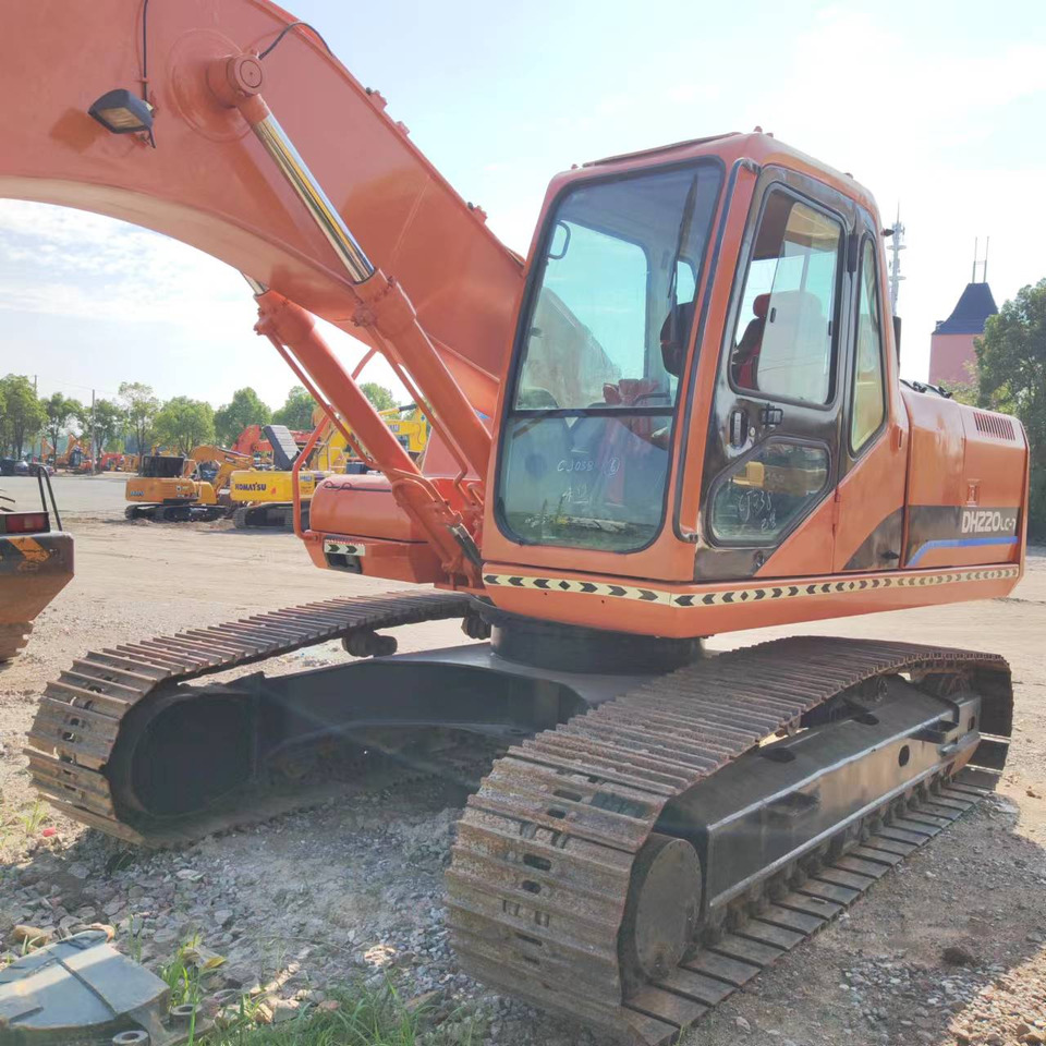 DOOSAN DH220 - 크롤러 굴삭기 : 사진 4 DOOSAN DH220 - 크롤러 굴삭기 : 사진 4