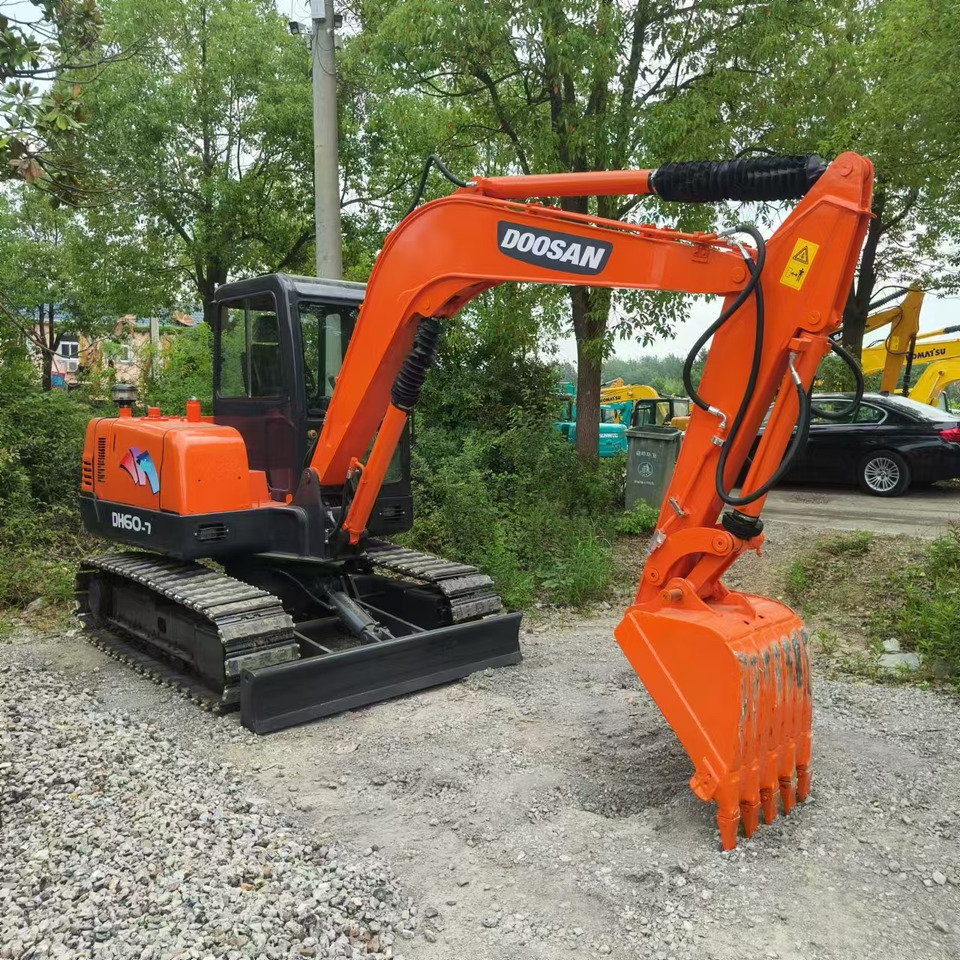 DOOSAN DH60 - 크롤러 굴삭기 : 사진 1 DOOSAN DH60 - 크롤러 굴삭기 : 사진 1