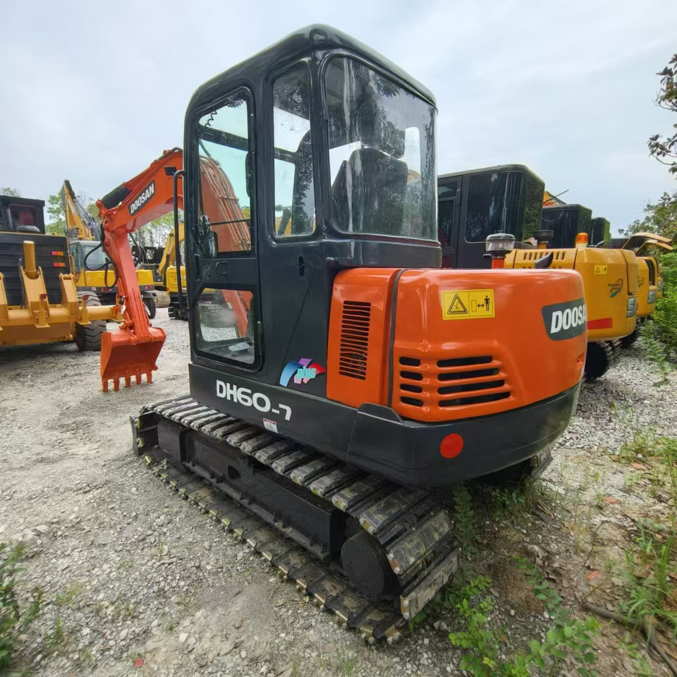DOOSAN DH60 - 크롤러 굴삭기 : 사진 2 DOOSAN DH60 - 크롤러 굴삭기 : 사진 2