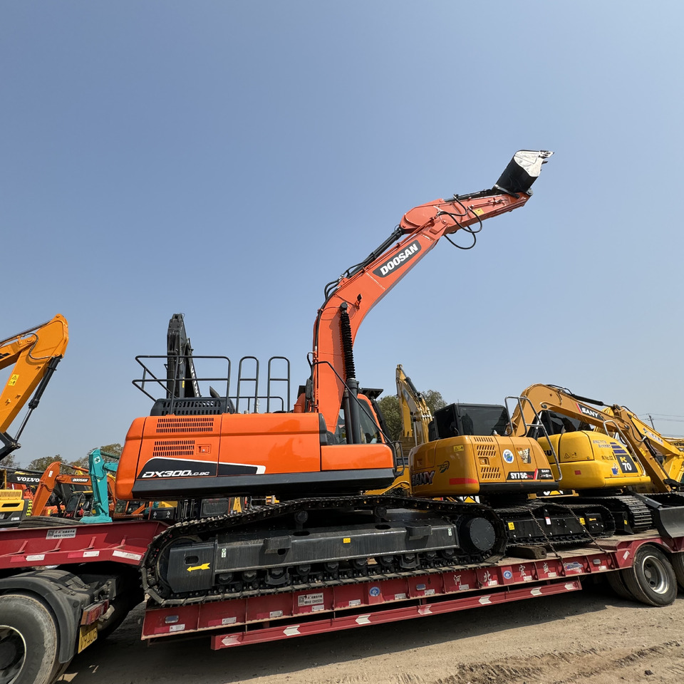 DOOSAN DX300 - 크롤러 굴삭기 : 사진 2 DOOSAN DX300 - 크롤러 굴삭기 : 사진 2