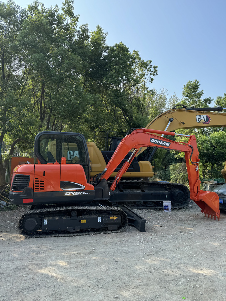 DOOSAN DX60 - 크롤러 굴삭기 : 사진 2 DOOSAN DX60 - 크롤러 굴삭기 : 사진 2
