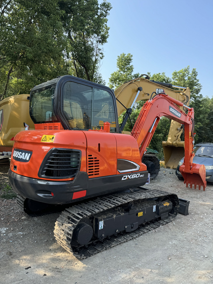 DOOSAN DX60 - 크롤러 굴삭기 : 사진 1 DOOSAN DX60 - 크롤러 굴삭기 : 사진 1