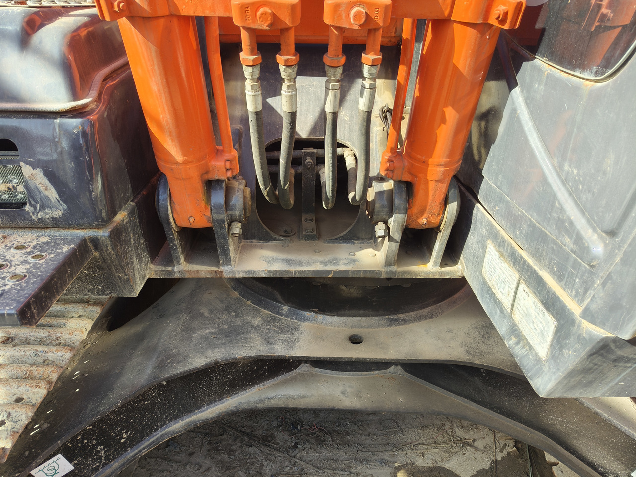 크롤러 굴삭기 HITACHI ZX130H-5A : 사진 6