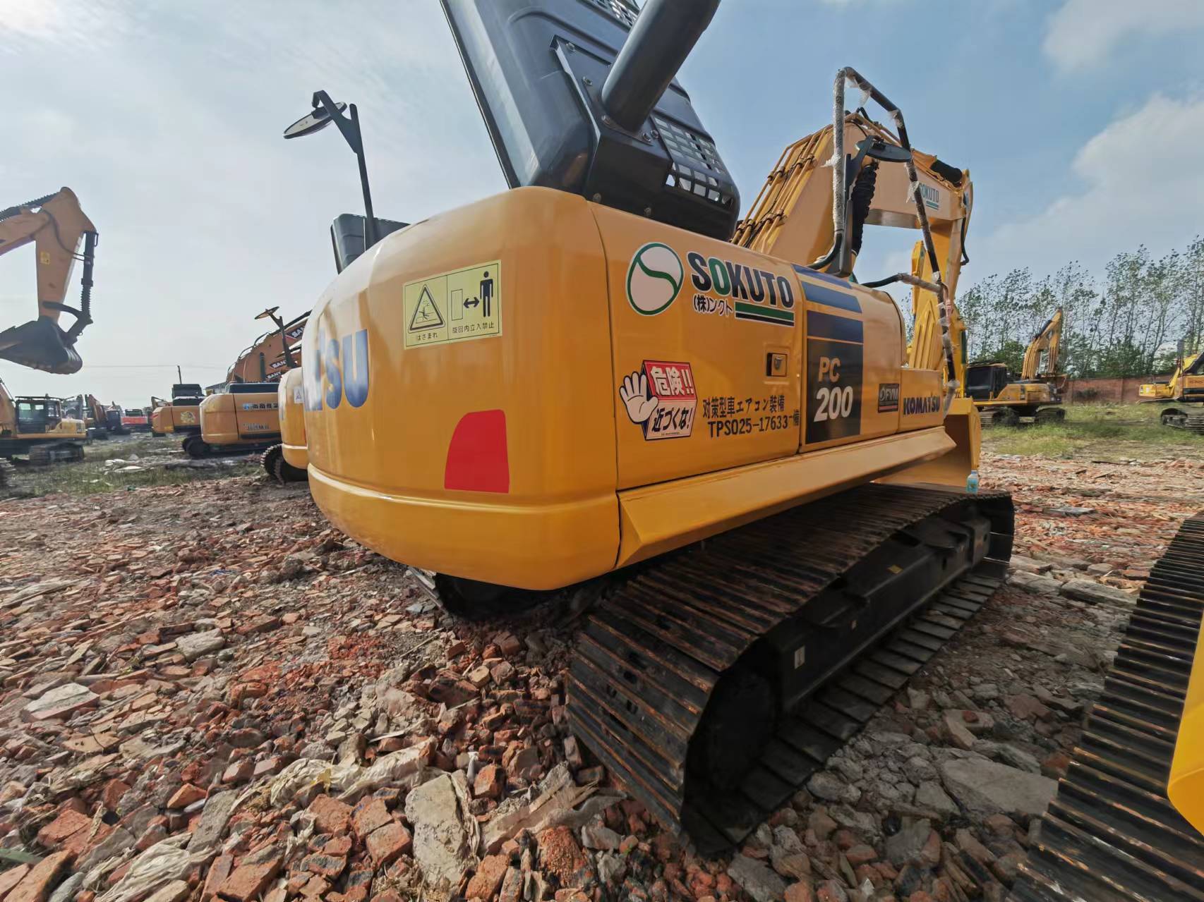 크롤러 굴삭기 KOMATSU PC200 : 사진 7