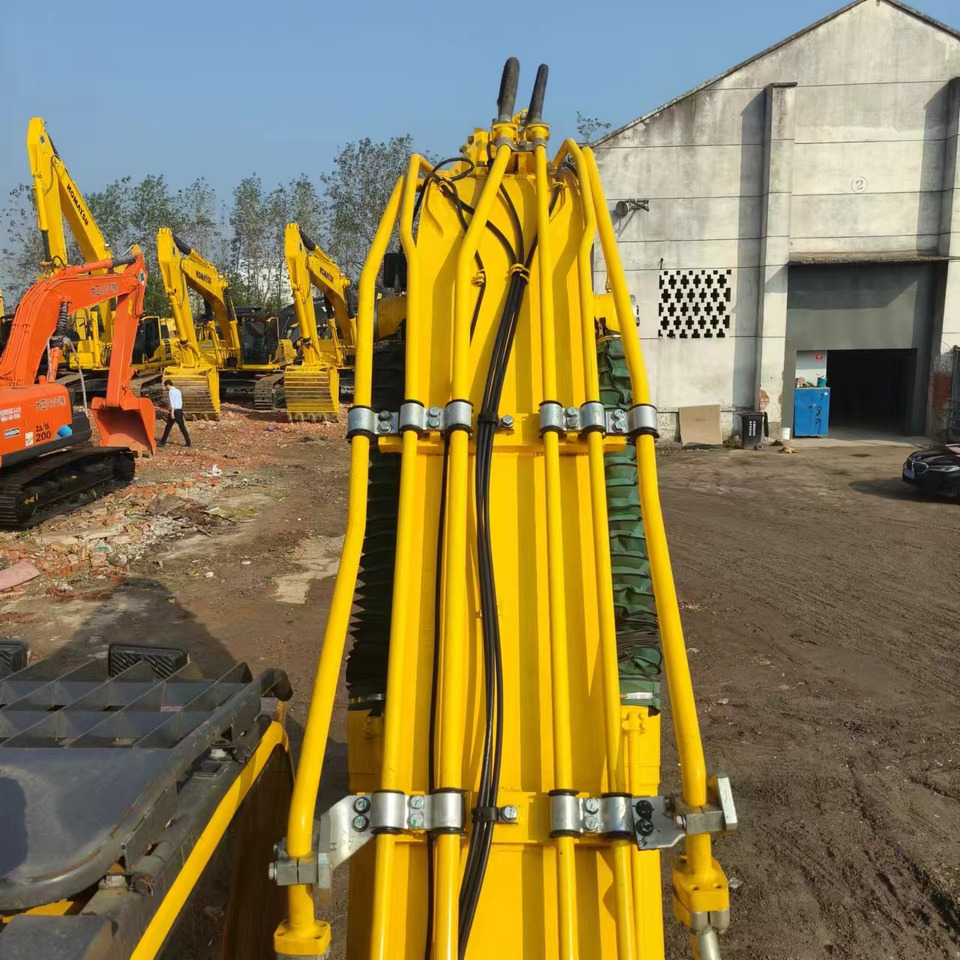 크롤러 굴삭기 KOMATSU PC200 : 사진 8 크롤러 굴삭기 KOMATSU PC200 : 사진 8