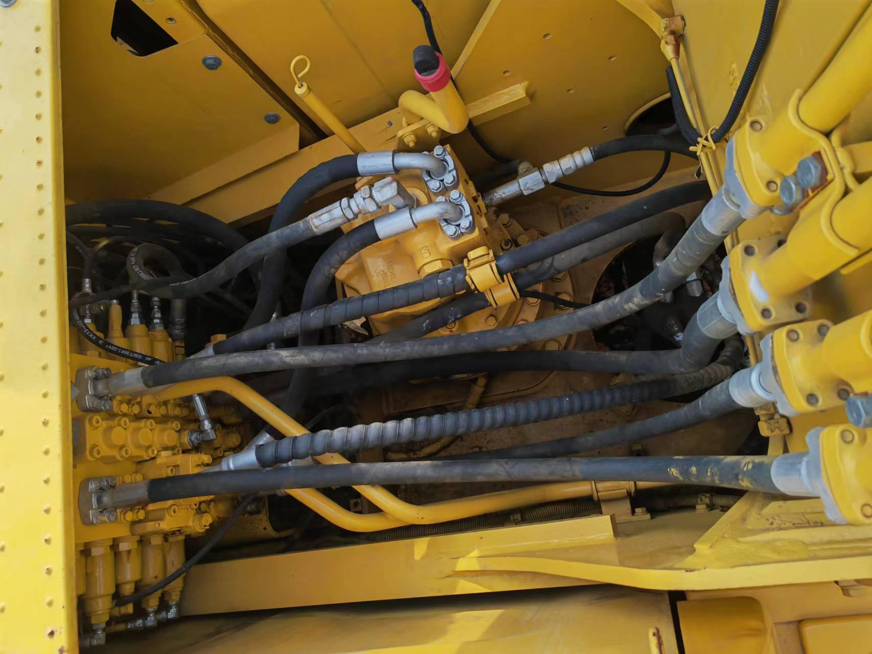 크롤러 굴삭기 KOMATSU PC200 : 사진 15