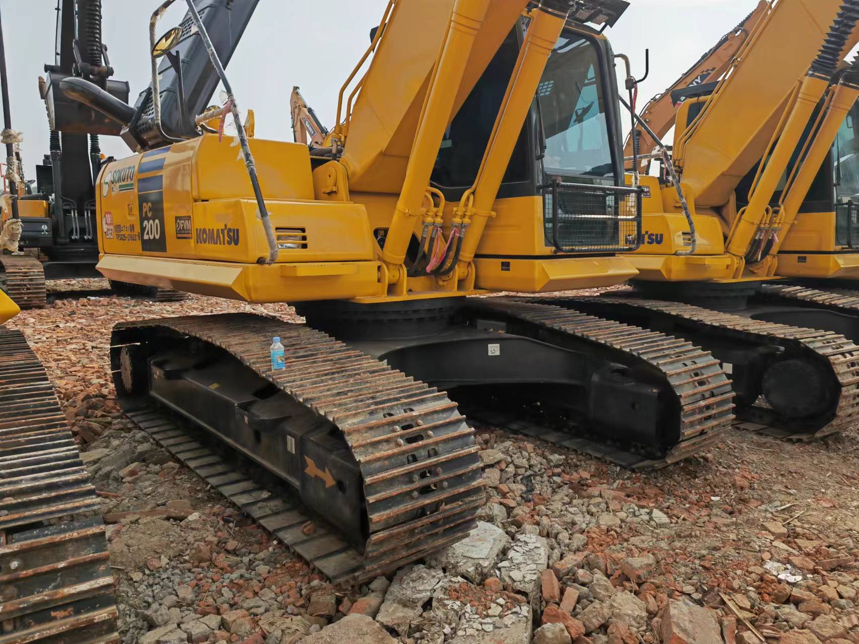 크롤러 굴삭기 KOMATSU PC200 : 사진 18