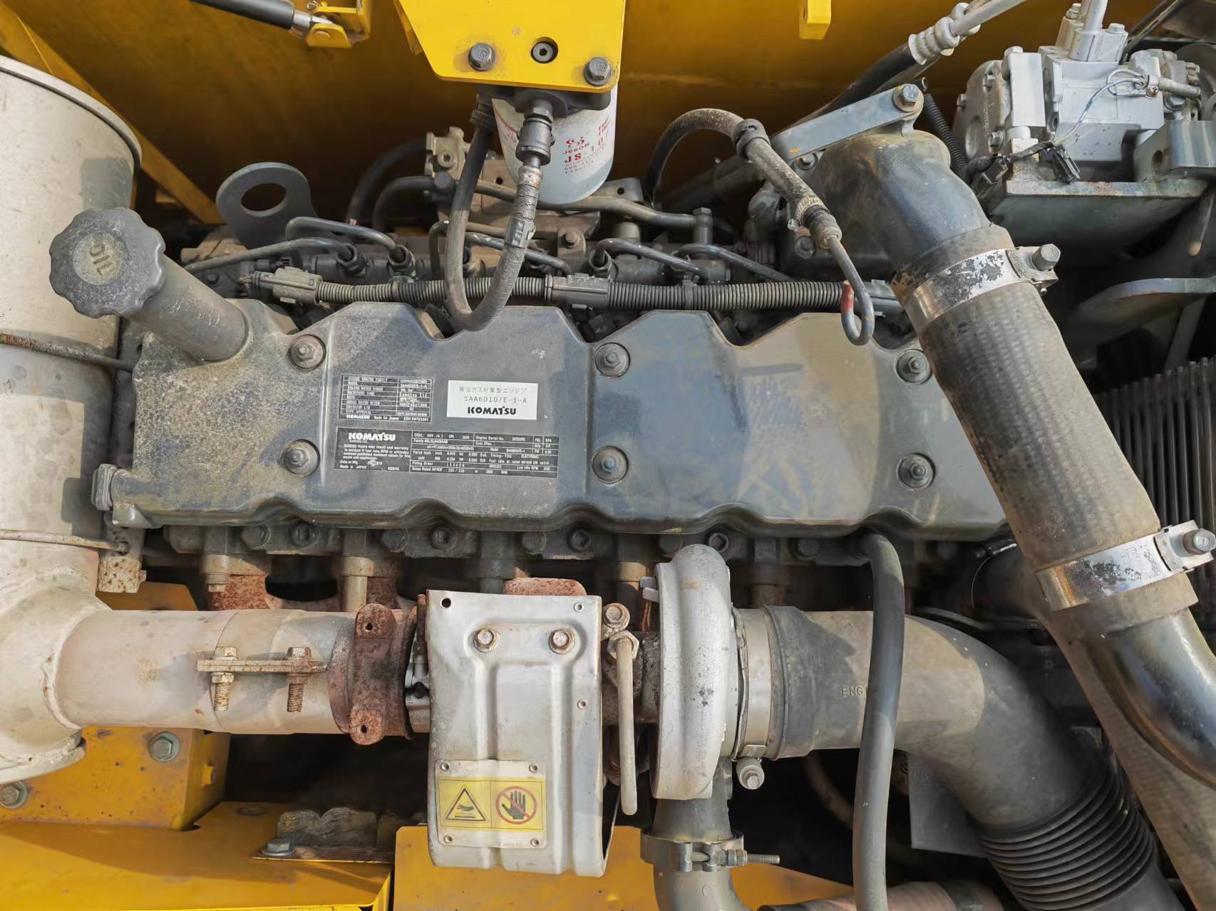 크롤러 굴삭기 KOMATSU PC200 : 사진 9