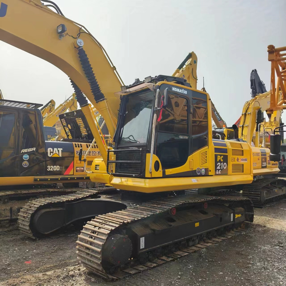 KOMATSU PC210-8 - 크롤러 굴삭기 : 사진 4 KOMATSU PC210-8 - 크롤러 굴삭기 : 사진 4