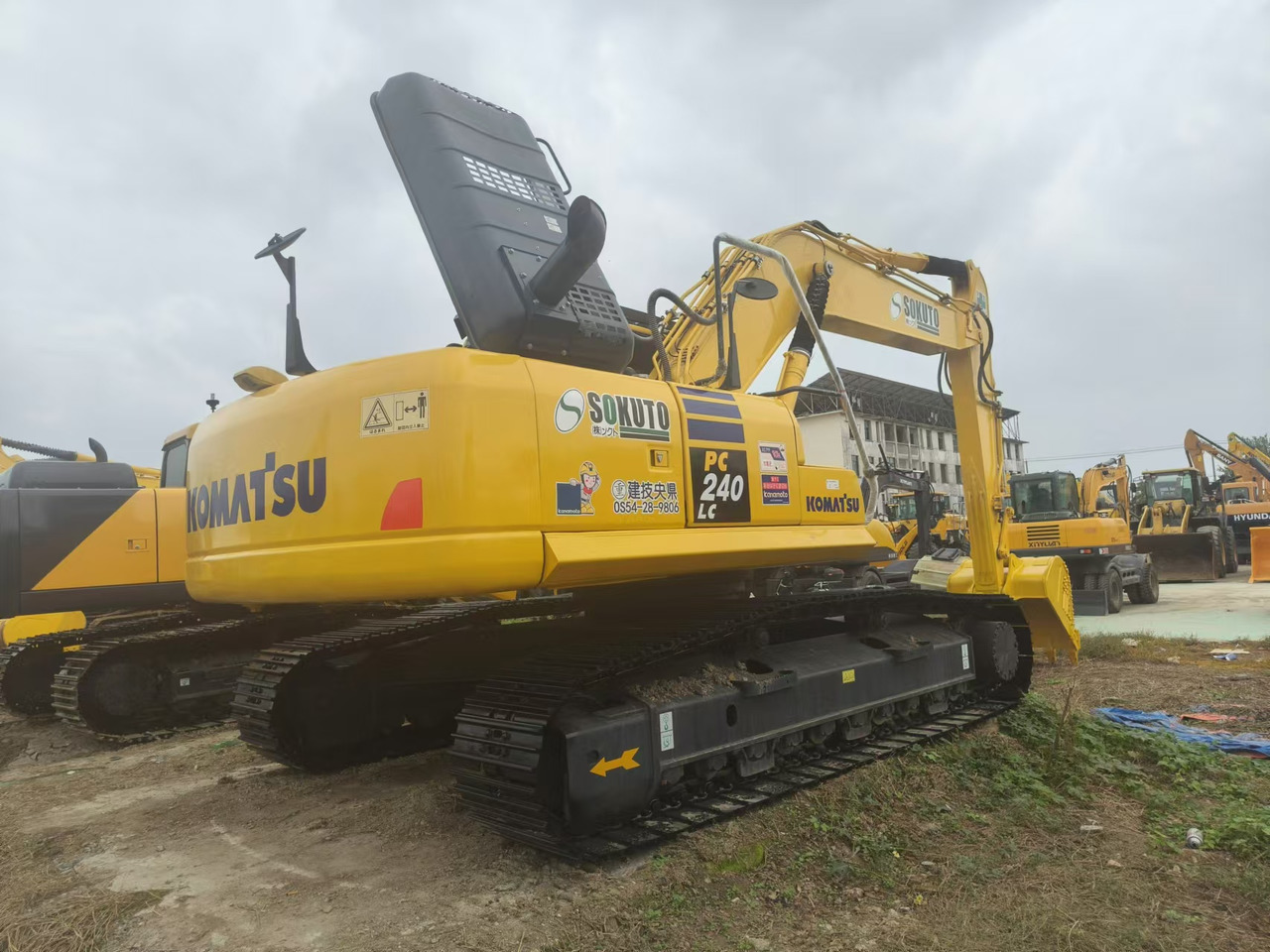 KOMATSU PC240LC-8 - 크롤러 굴삭기 : 사진 1 KOMATSU PC240LC-8 - 크롤러 굴삭기 : 사진 1