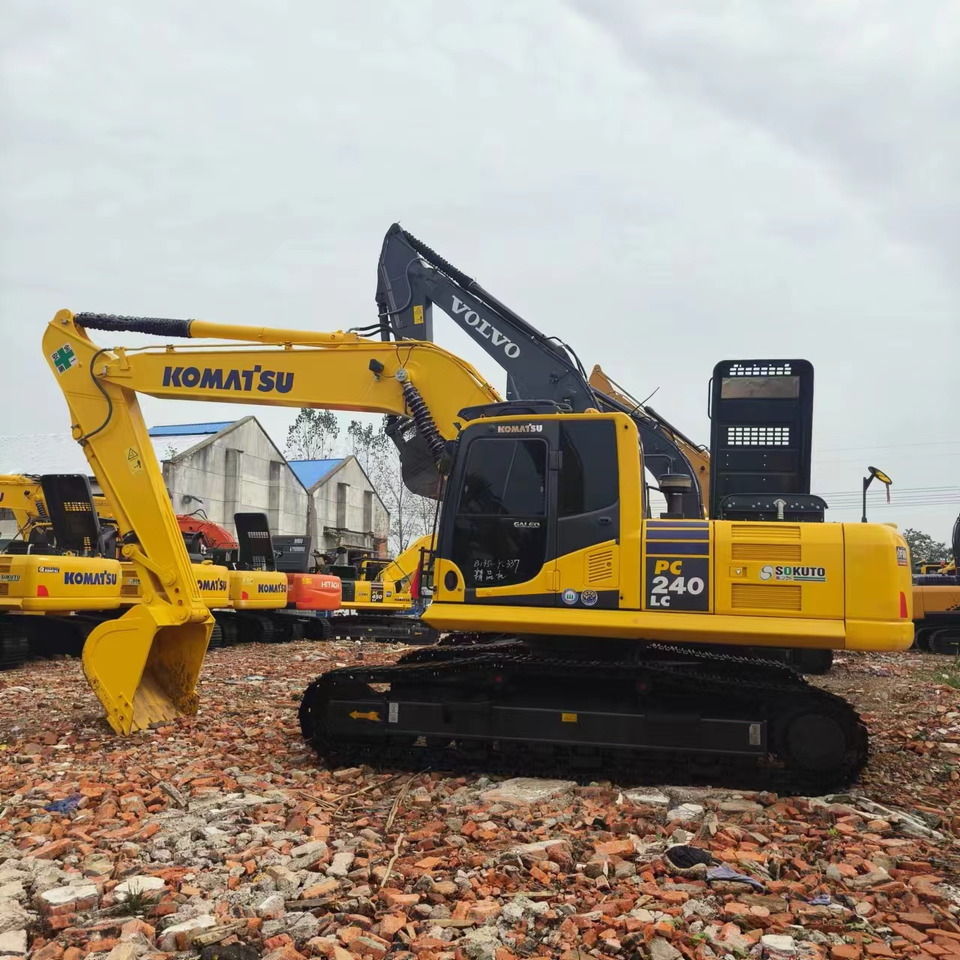 KOMATSU PC240LC - 크롤러 굴삭기 : 사진 1 KOMATSU PC240LC - 크롤러 굴삭기 : 사진 1