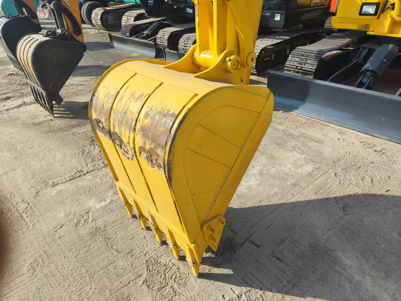 KOMATSU pc210 - 크롤러 굴삭기 : 사진 3 KOMATSU pc210 - 크롤러 굴삭기 : 사진 3