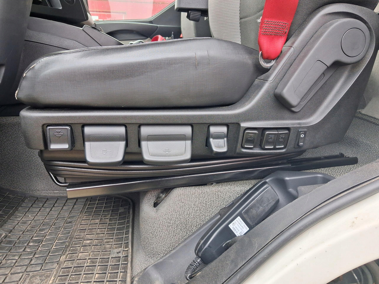 FOTEL KIEROWCY RENAULT GAMA D - 좌석 트럭 용 : 사진 2 FOTEL KIEROWCY RENAULT GAMA D - 좌석 트럭 용 : 사진 2