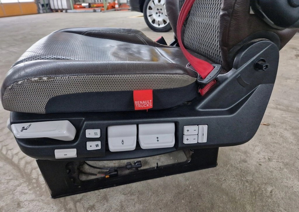 FOTEL KIEROWCY SKÓRA RENAULT GAMA T C K - 좌석 : 사진 4 FOTEL KIEROWCY SKÓRA RENAULT GAMA T C K - 좌석 : 사진 4