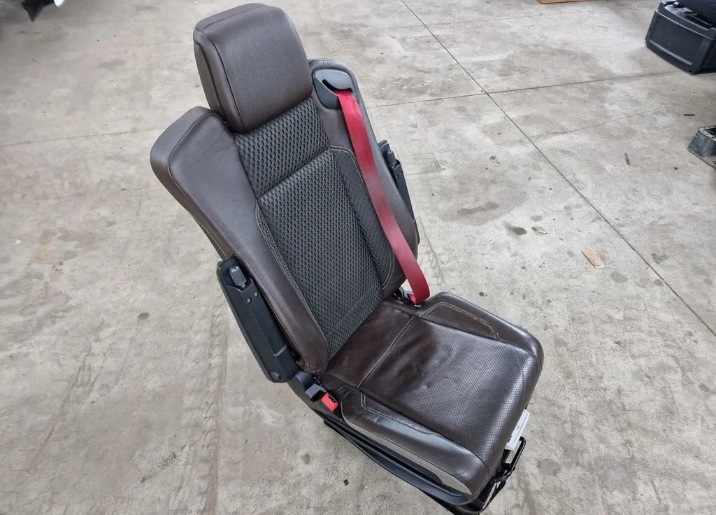 FOTEL KIEROWCY SKÓRA RENAULT GAMA T C K - 좌석 : 사진 1 FOTEL KIEROWCY SKÓRA RENAULT GAMA T C K - 좌석 : 사진 1