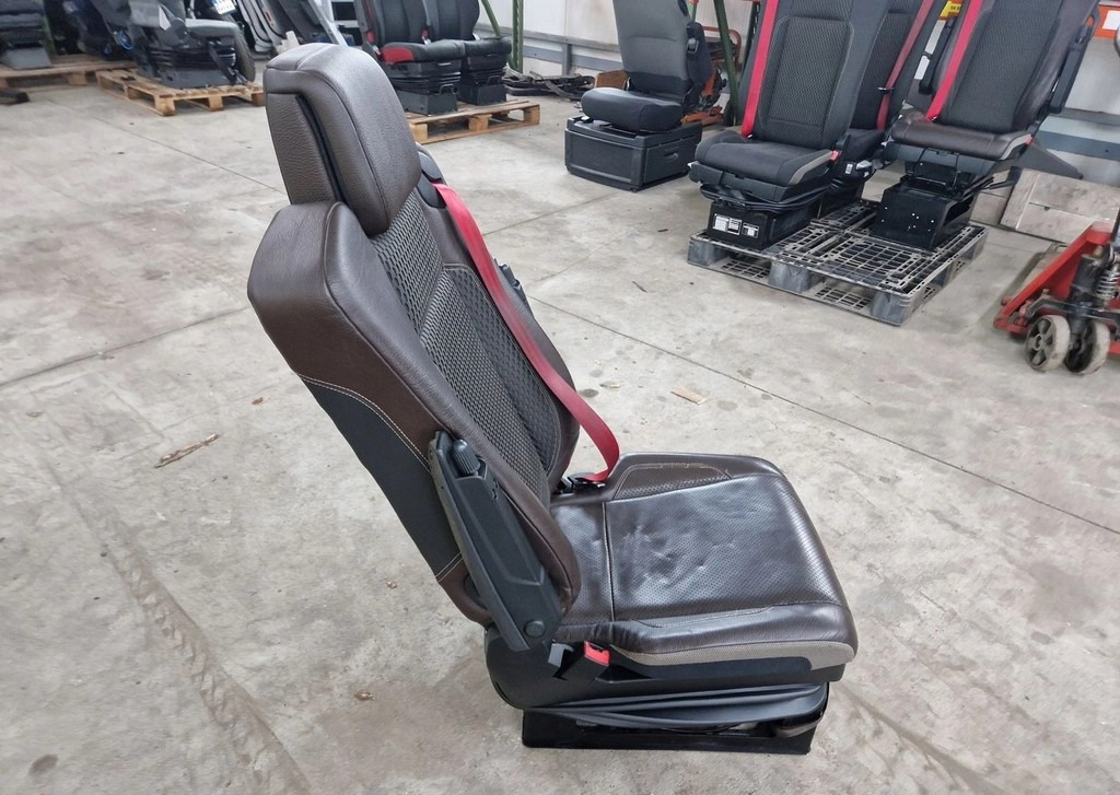 FOTEL KIEROWCY SKÓRA RENAULT GAMA T C K - 좌석 : 사진 2 FOTEL KIEROWCY SKÓRA RENAULT GAMA T C K - 좌석 : 사진 2