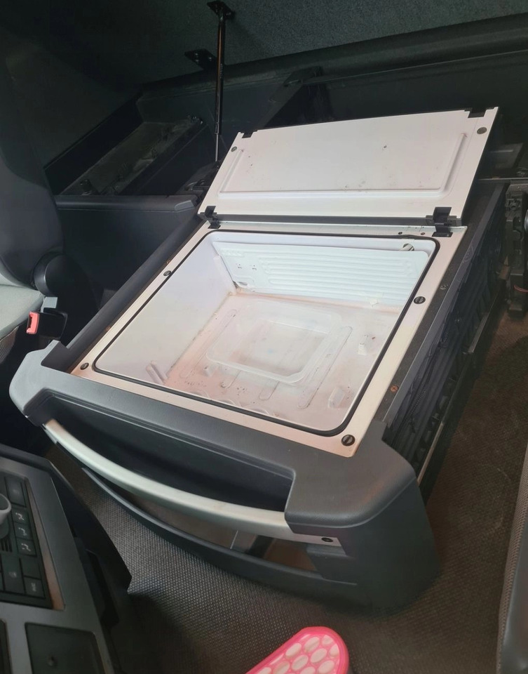 LODÓWKA CHŁODZIARKA SZUFLADA ORYGINAŁ RENAULT GAMA T RANGE - 운전실 및 내부 : 사진 3 LODÓWKA CHŁODZIARKA SZUFLADA ORYGINAŁ RENAULT GAMA T RANGE - 운전실 및 내부 : 사진 3