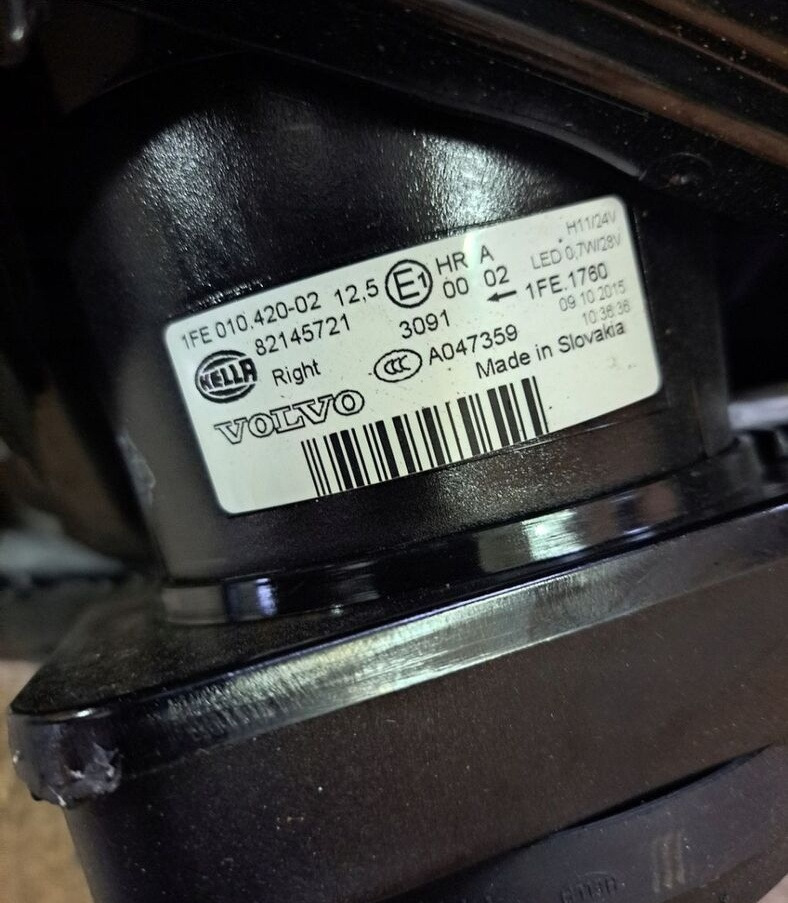 NAROŻNIK PRAWY HALOGEN OSŁONA KABINY 82145721 Volvo FH 4 - 보디 및 외관 트럭 용 : 사진 5 NAROŻNIK PRAWY HALOGEN OSŁONA KABINY 82145721 Volvo FH 4 - 보디 및 외관 트럭 용 : 사진 5
