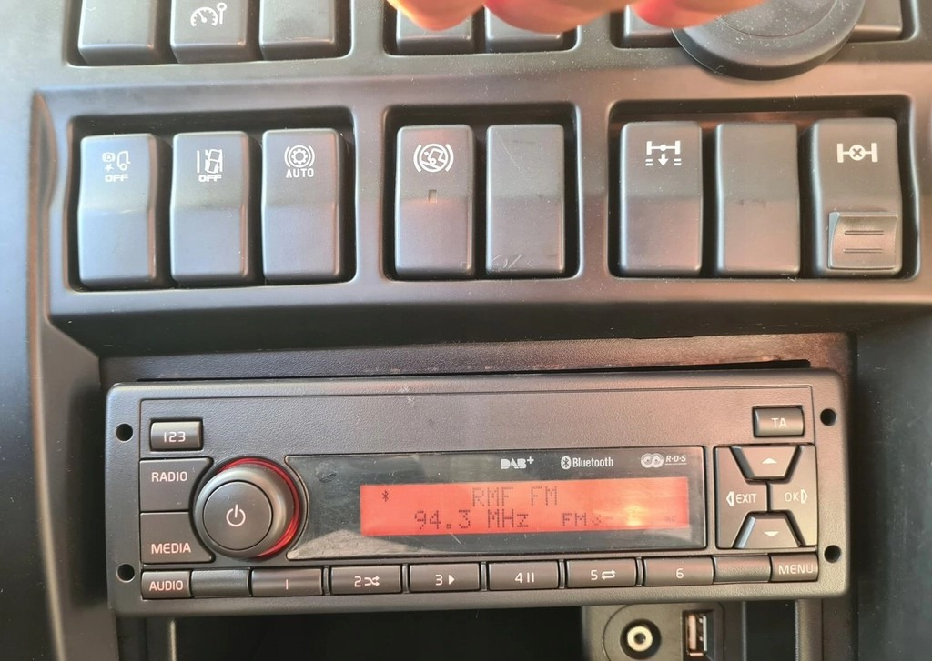 ORYGINALNE RADIO MP3 BLUETOOTH CD AUX USB 12V VOLVO FE FL EURO 6 - 운전실 및 내부 : 사진 1 ORYGINALNE RADIO MP3 BLUETOOTH CD AUX USB 12V VOLVO FE FL EURO 6 - 운전실 및 내부 : 사진 1