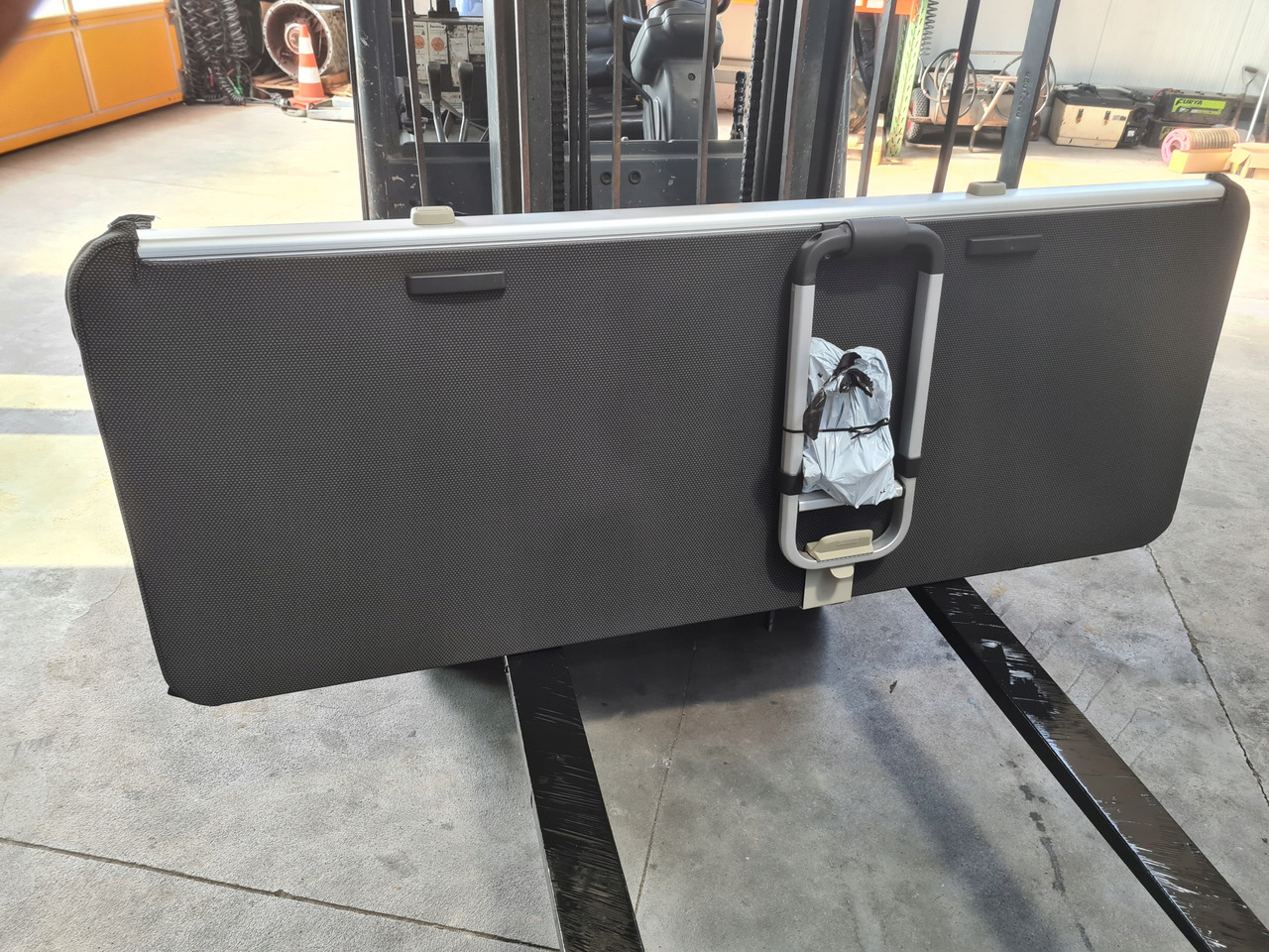 VOLVO ŁÓŻKO KOMPLETNE GÓRNE LEŻANKA MOCOWANIA - 좌석 트럭 용 : 사진 5 VOLVO ŁÓŻKO KOMPLETNE GÓRNE LEŻANKA MOCOWANIA - 좌석 트럭 용 : 사진 5